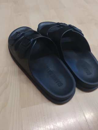 Chanclas GIANNI K. Negras