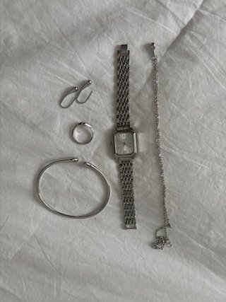 Reloj de pulsera plateado para mujer