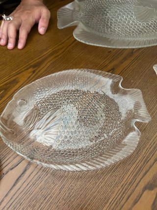 Plato de cristal con forma de pez