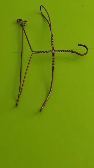 Percha vintage de alambre o metal