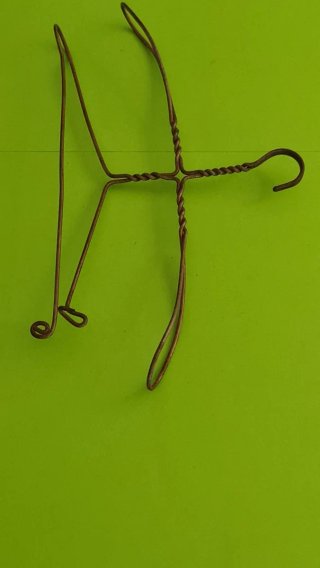 Percha vintage de alambre o metal