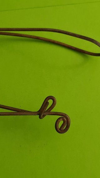 Percha vintage de alambre o metal