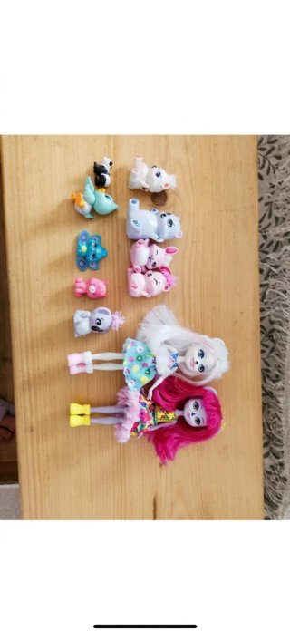 Muñecas y figuras de animales