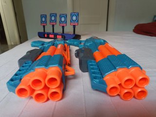 2 Pistolas Nerf + Diana Electrónica