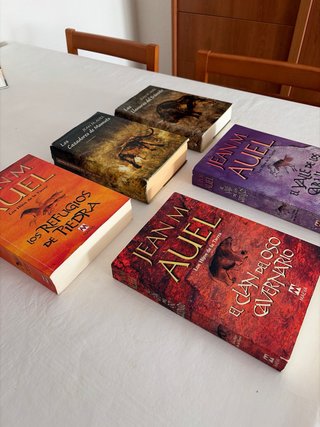 Saga clan del oso cavernario de Jean M. Auel