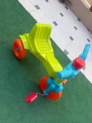 Triciclo infantil de plástico