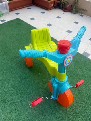Triciclo infantil de plástico
