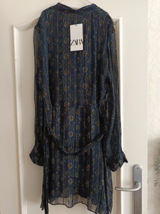 Vestido Zara floral azul talla M