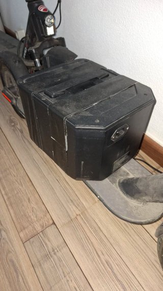 Moto Eléctrica Scooter Gris y Negra