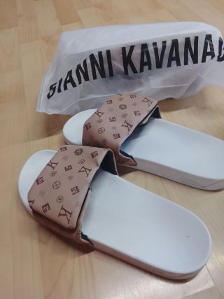 Chanclas Gianni Kavanagh Beige y Blancas