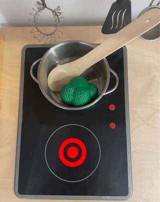 Cocina infantil de madera de ikea con accesorios