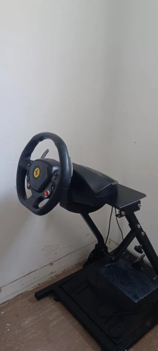Volante y pedales Ferrari simulador coche.