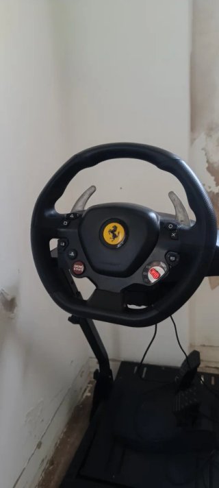 Volante y pedales Ferrari simulador coche.