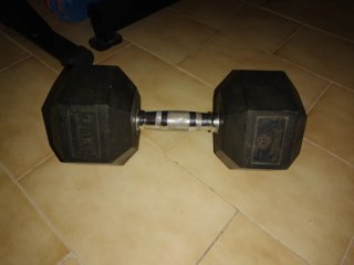 Mancuerna hexagonal 20 kilos marca MANIAK