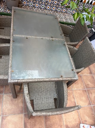 Mesa cristal y 5 sillones ratán exterior