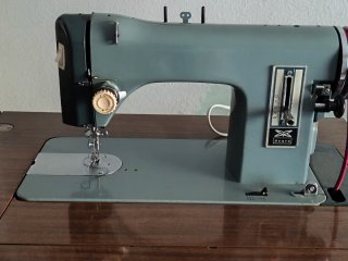 Máquina de coser Sears antigua con mueble