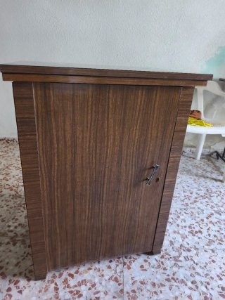 Máquina de coser Sears antigua con mueble