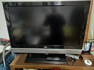 Televisión LG 37 Negra y Plateada