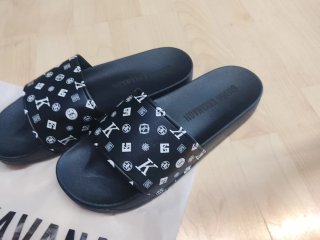 Chanclas Gianni Kavanagh negras con logo