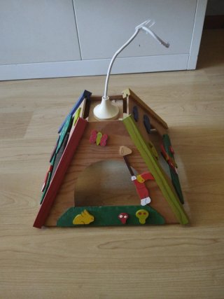 Lámpara infantil de techo de madera