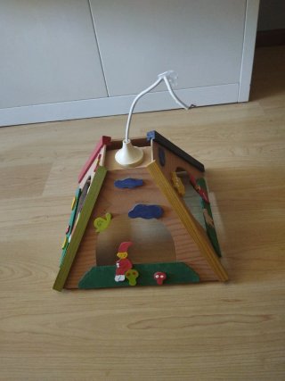 Lámpara infantil de techo de madera