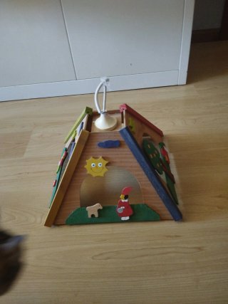 Lámpara infantil de techo de madera