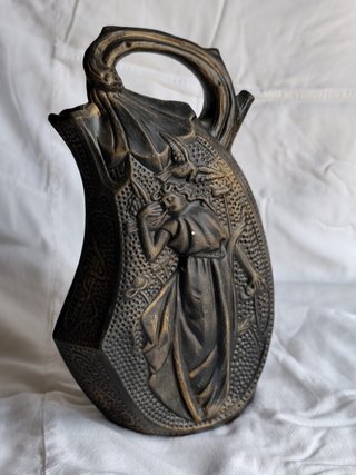 Cántaro decorativo con figura
