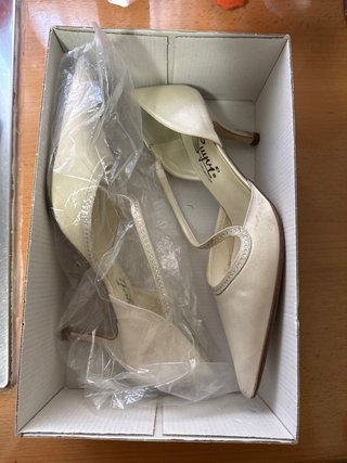 Zapatos de tacón Suyi blancos