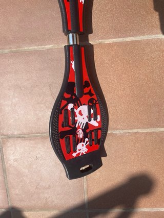 Monopatín de dos ruedas con funda