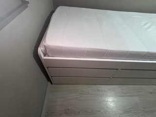 Cama Ikea con cajones y baldas