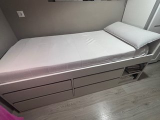 Cama Ikea con cajones y baldas