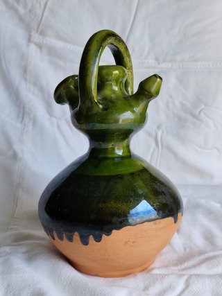 Cántaro de cerámica verde