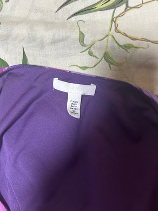 Top lila estampado hojas