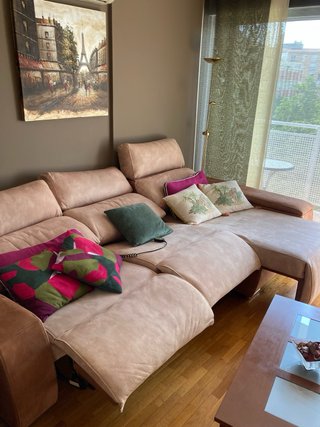 Sofá con chaise longe y asientos extensibles