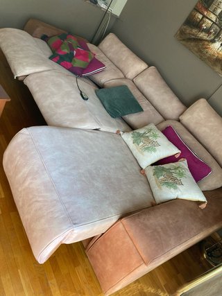 Sofá con chaise longe y asientos extensibles