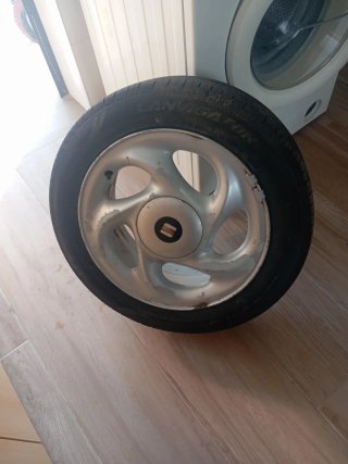 Llantas más neumáticos nuevos a extrenar