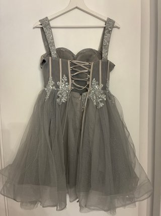 Vestido corto fiesta gris y plateado