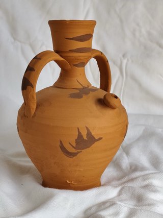 Cántaro de barro decorado