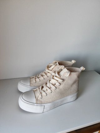 Zapatillas plataforma beige estilo Converse 40