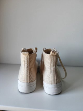 Zapatillas plataforma beige estilo Converse 40
