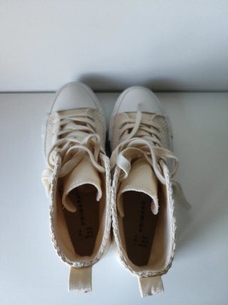 Zapatillas plataforma beige estilo Converse 40