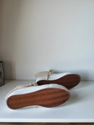Zapatillas plataforma beige estilo Converse 40