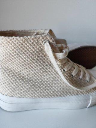 Zapatillas plataforma beige estilo Converse 40