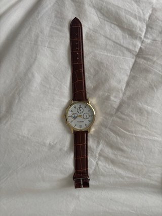 Reloj dorado