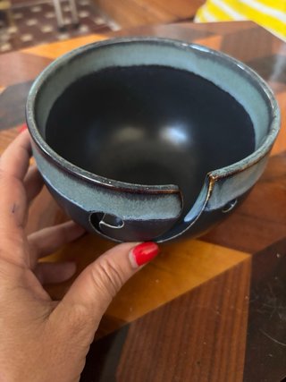 Cuenco de cerámica artesanal negro y azul