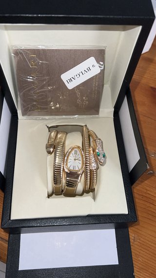 Reloj serpiente con su caja Bulgari oro y blanco