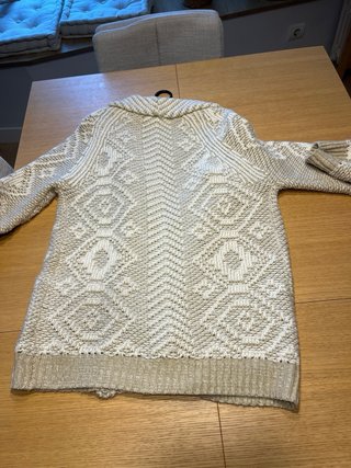 Chaqueta de lana gruesa. Color crudo.