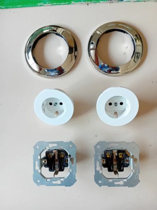 Enchufes schuko Simón 88 Cromado-blanco