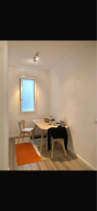 Mesa de comedor de madera