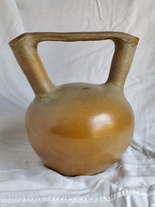 Cántaro de cerámica artesanal
